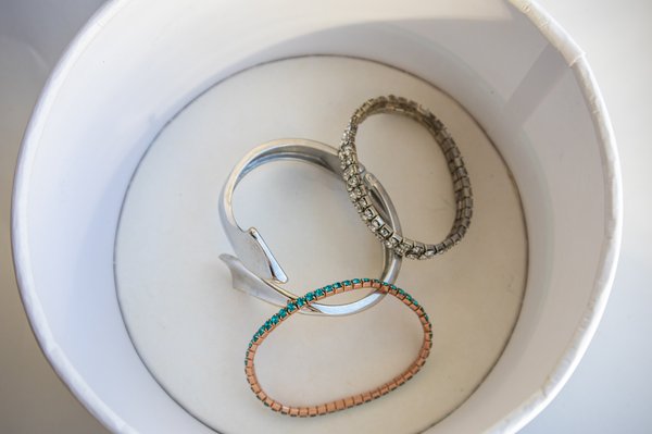 Cadeaux de bijoux gravés pour femmes : découvrez nos créations uniques