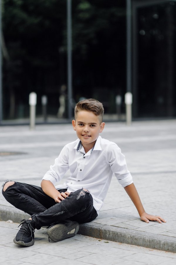 Olivier rousteing: le wonder boy qui a réinventé balmain - son parcours et son impact